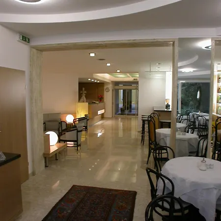 Dom-Hotel Hotell 4*