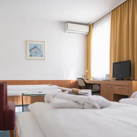 فندق فندق دوم 4*